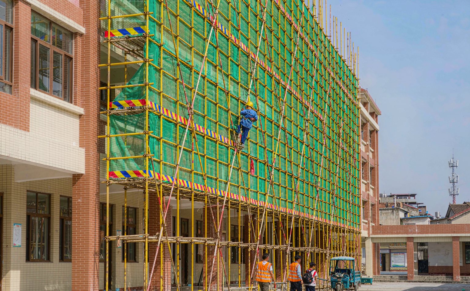 校舍建筑改造施工现场实景（示意图）